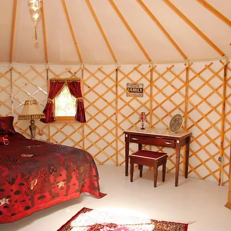 Avalon Steppes Glamping Holidays خيمة فخمة