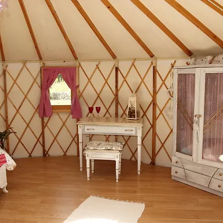 Avalon Steppes Glamping Holidays خيمة فخمة *